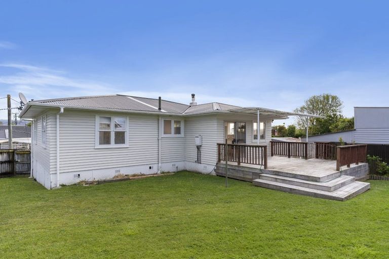 Photo of property in 13 Sheehan Road, Te Atatu South, Auckland, 0610