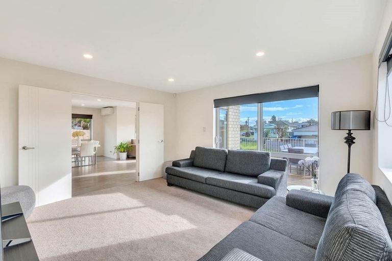 Photo of property in 14a Kotuku Street, Te Atatu Peninsula, Auckland, 0610