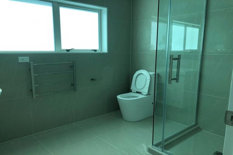 Photo of property in 2a Sherwood Avenue, Te Atatu South, Auckland, 0610