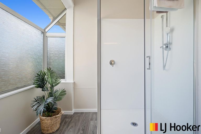Photo of property in 11 Burndale Terrace, Manurewa, Auckland, 2102