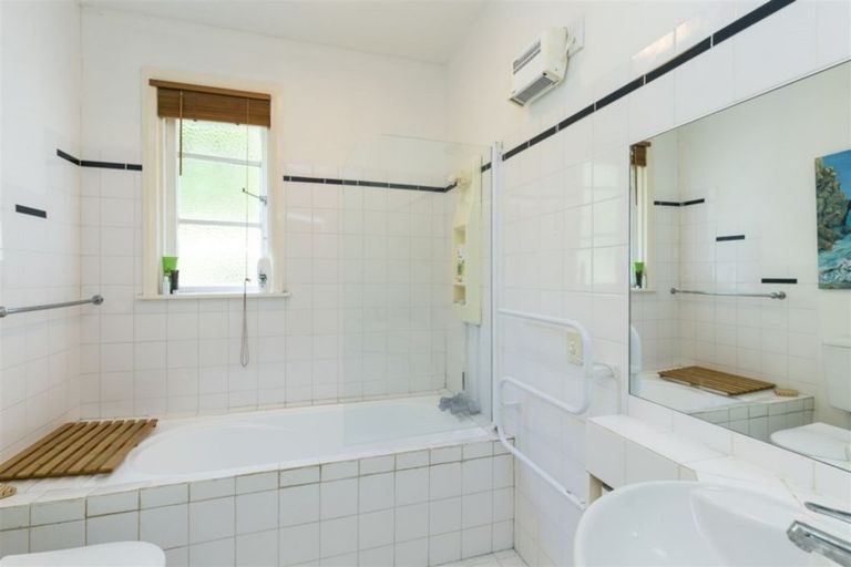 Photo of property in 58 Orangi Kaupapa Road, Northland, Wellington, 6012