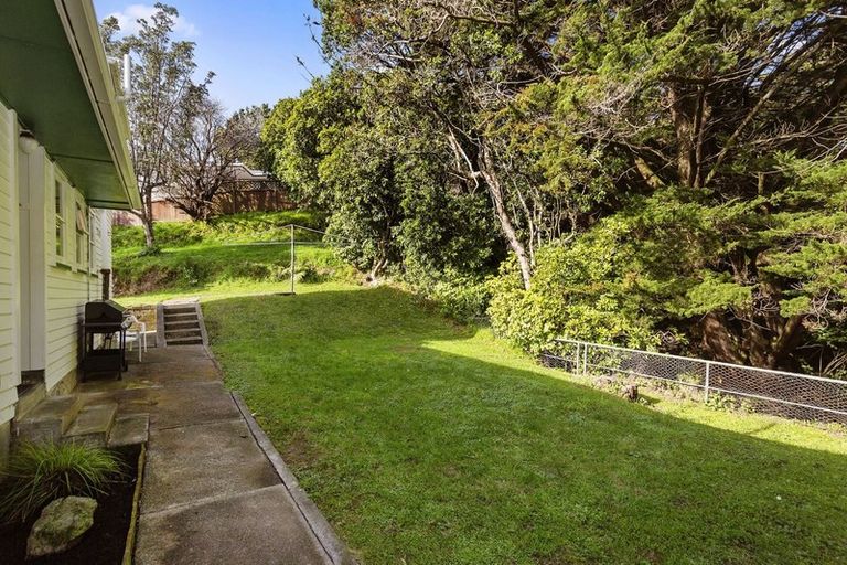 Photo of property in 28 Beazley Avenue, Paparangi, Wellington, 6037
