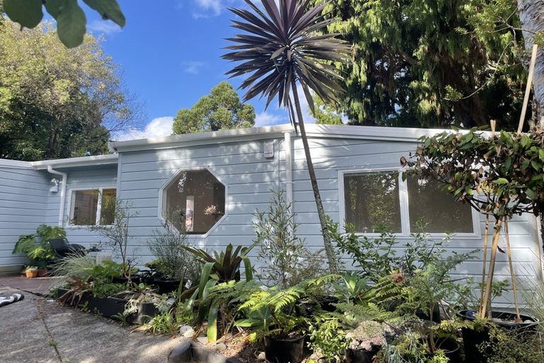 Photo of property in 60 Kauri Point Road, Laingholm, Auckland, 0604