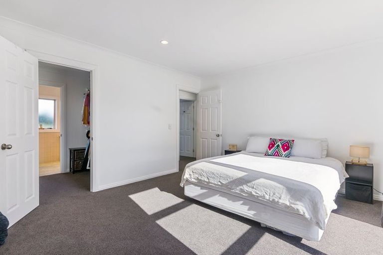 Photo of property in 12 Beverage Place, Rosehill, Papakura, 2113