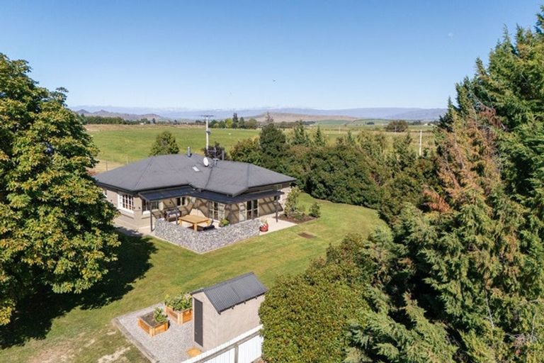 Photo of property in 566 Lauder-matakanui Road, Omakau, 9376