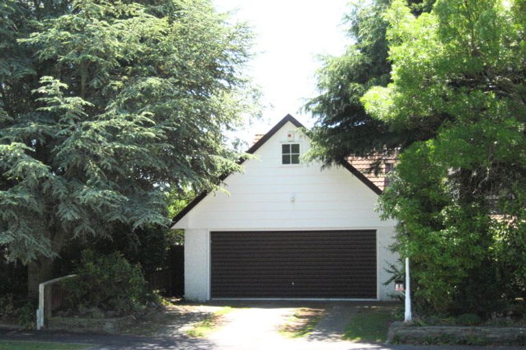 Photo of property in 10 Dunrobin Place, Avonhead, Christchurch, 8042