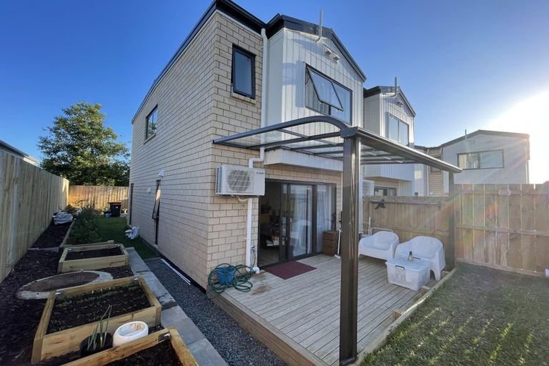 Photo of property in 8f Rainbow Place, Wattle Downs, Auckland, 2103
