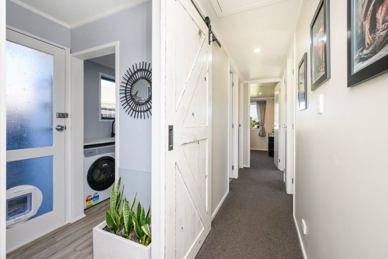 Photo of property in 7 Colonial Place, Kelvin Grove, Palmerston North, 4414