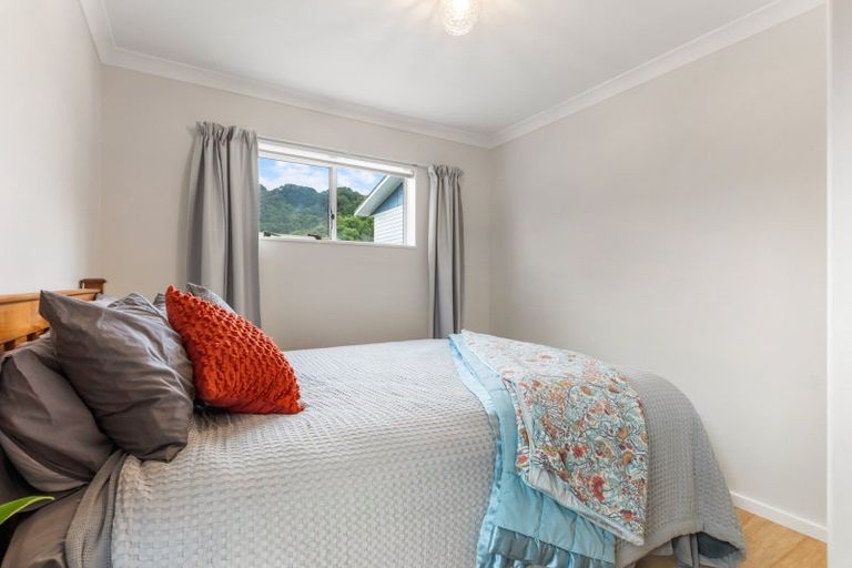 Photo of property in 6b Ely Grove, Wainuiomata, Lower Hutt, 5014