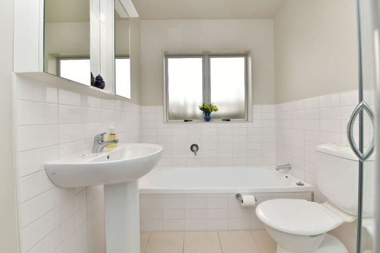 Photo of property in 1/4 Rosario Crescent, Red Beach, 0932