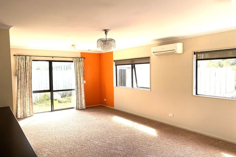 Photo of property in 12 Cresswell Place, Johnsonville, Wellington, 6037