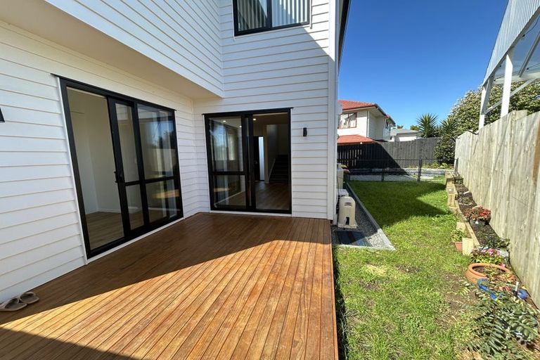 Photo of property in 6/33 Colwill Road, Massey, Auckland, 0614