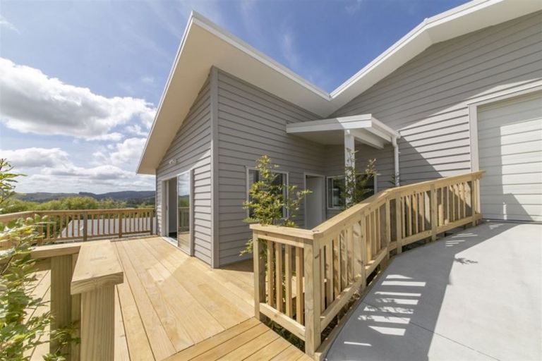 Photo of property in 13 Rauta Way, Helensville, 0800