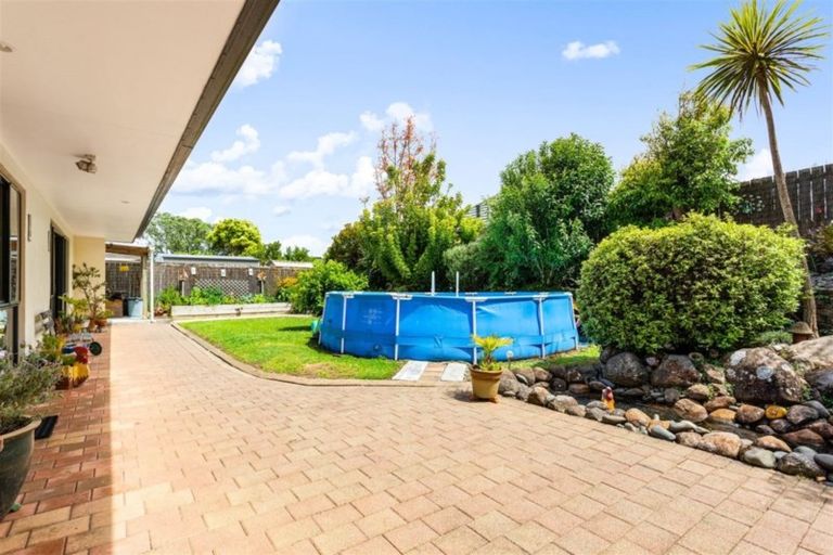 Photo of property in 24 Makiri Street, Helensville, 0800