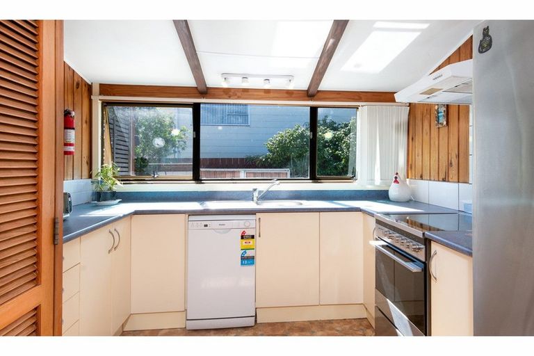 Photo of property in 60 Glenbervie Crescent, Massey, Auckland, 0614