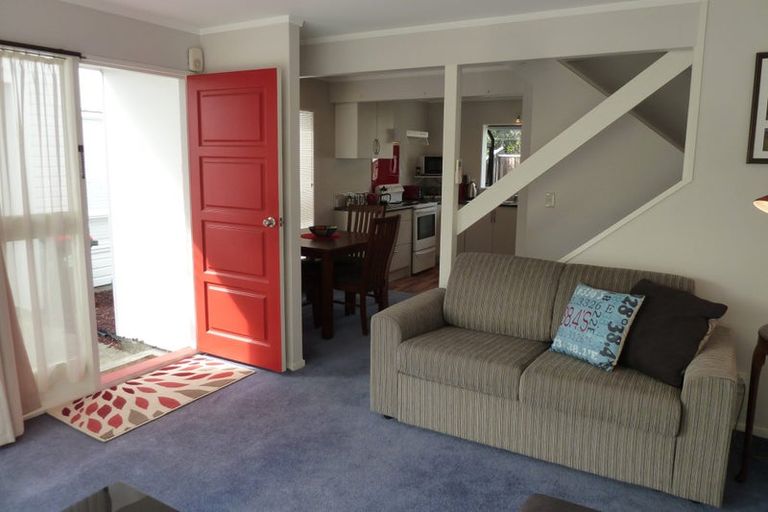 Photo of property in 50f9 Darlington Road, Miramar, Wellington, 6022