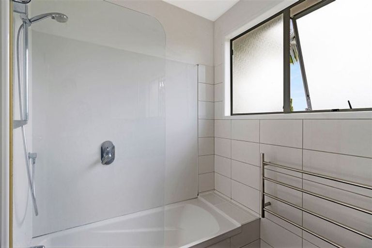 Photo of property in 62 Gallony Avenue, Massey, Auckland, 0614