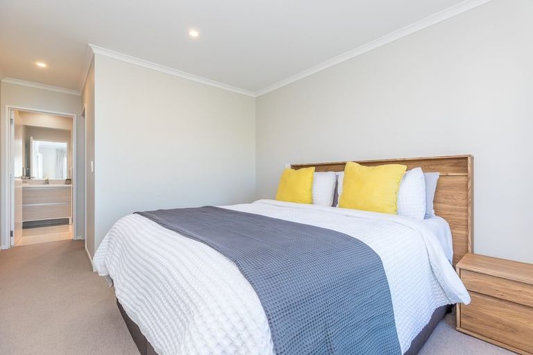 Photo of property in 14 Manutewhau Road, Massey, Auckland, 0614