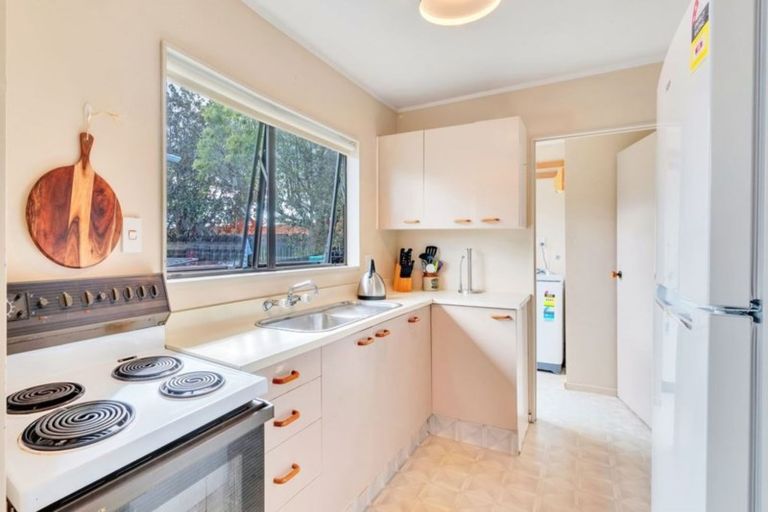 Photo of property in 2/2 Oreil Avenue, West Harbour, Auckland, 0618
