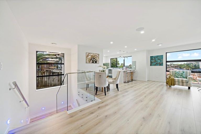 Photo of property in 11 Tawapou Close, Massey, 0614