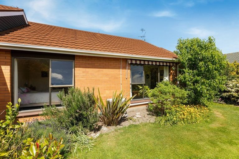 Photo of property in 6 Ostend Place, Avonhead, Christchurch, 8042