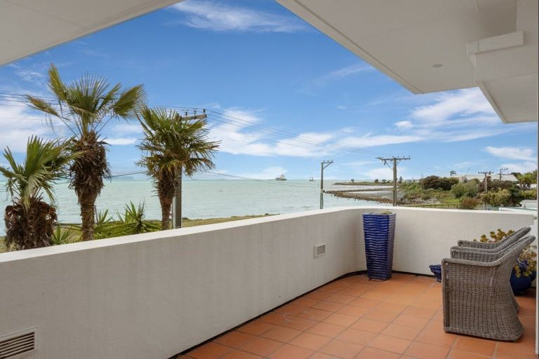 Photo of property in 14 Charles Street, Westshore, Napier, 4110