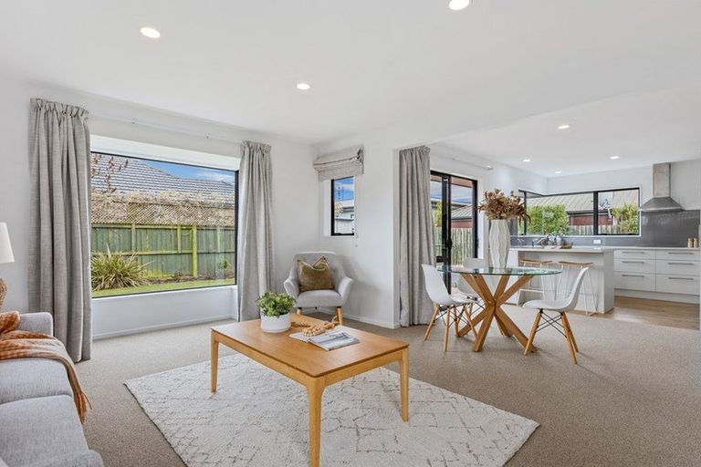 Photo of property in 2/14 Farquhars Road, Redwood, Christchurch, 8051