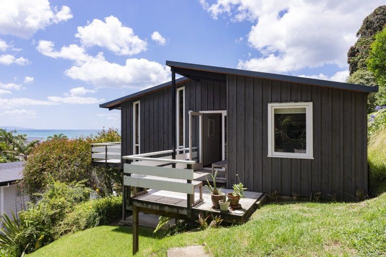 Photo of property in 20 Glenelg Road, Red Beach, 0932