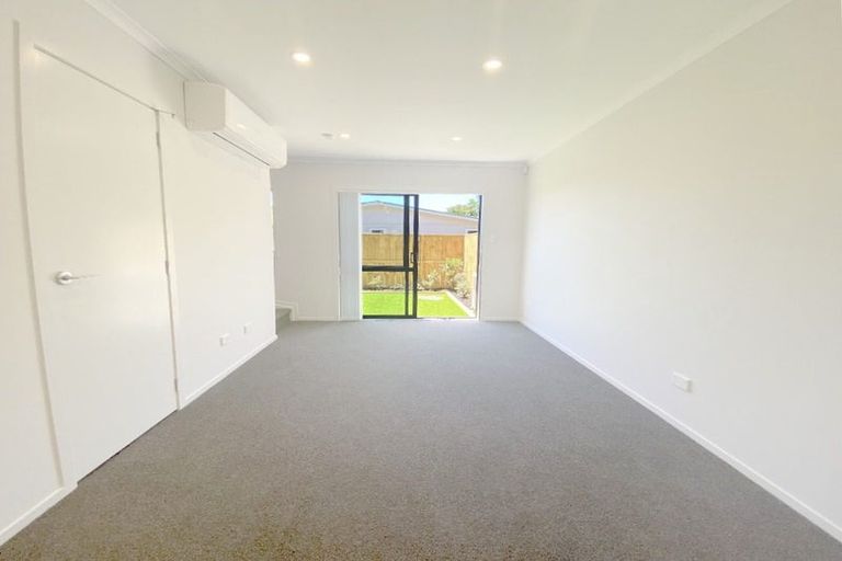 Photo of property in 2/9 Marlene Avenue, Te Atatu South, Auckland, 0610