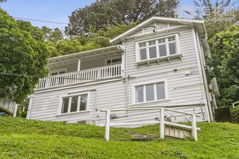 Photo of property in 10 Governor Road, Northland, Wellington, 6012