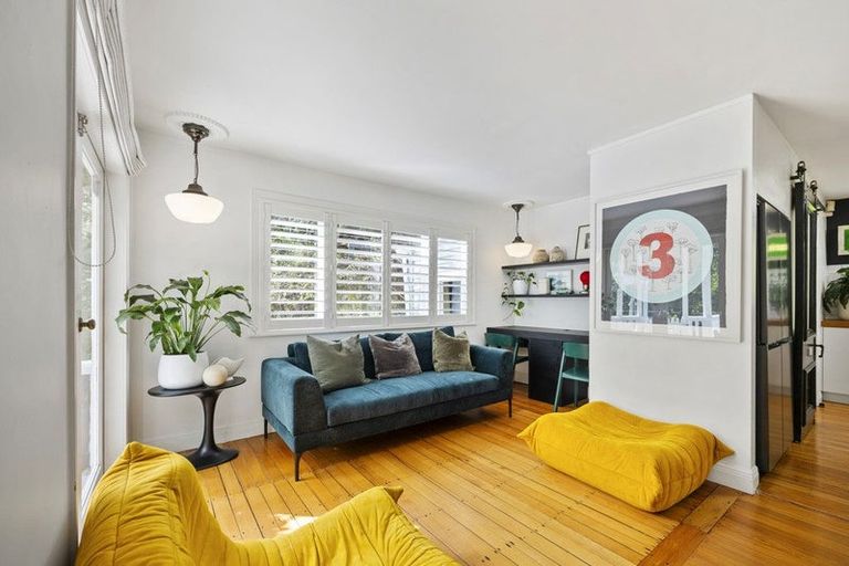 Photo of property in 1-9 Deirdre Place, Titirangi, Auckland, 0604