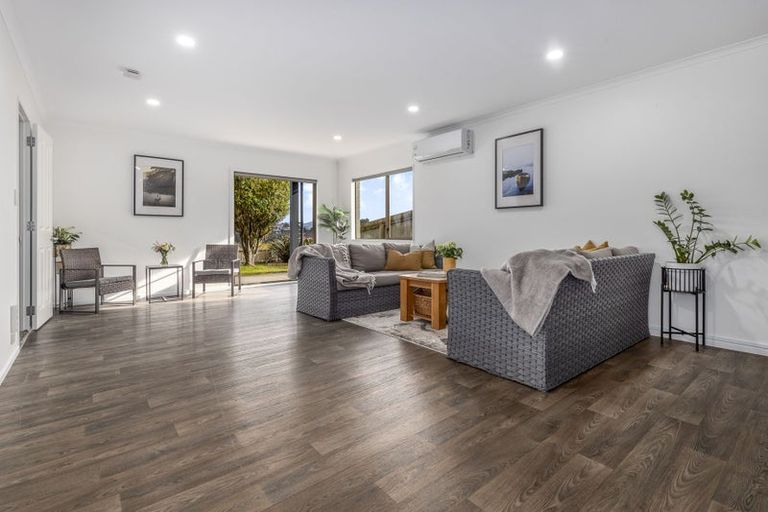 Photo of property in 42 Harry Shaw Way, Raumati South, Paraparaumu, 5032