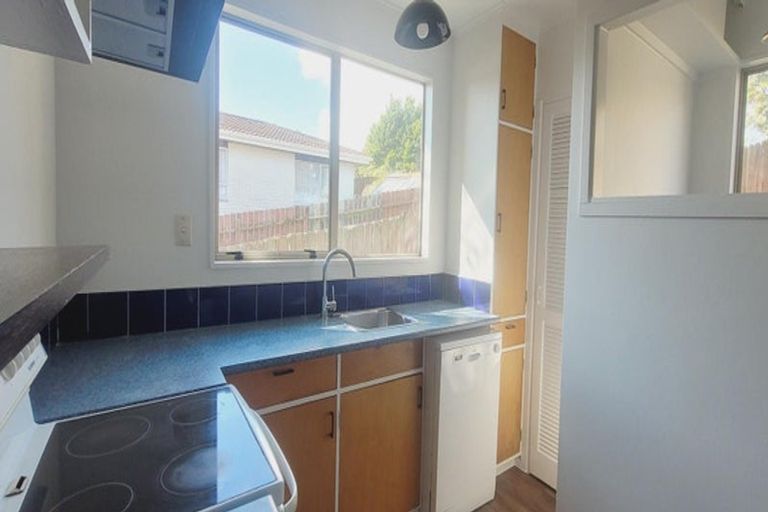 Photo of property in 114 Gloaming Hill, Titahi Bay, Porirua, 5022