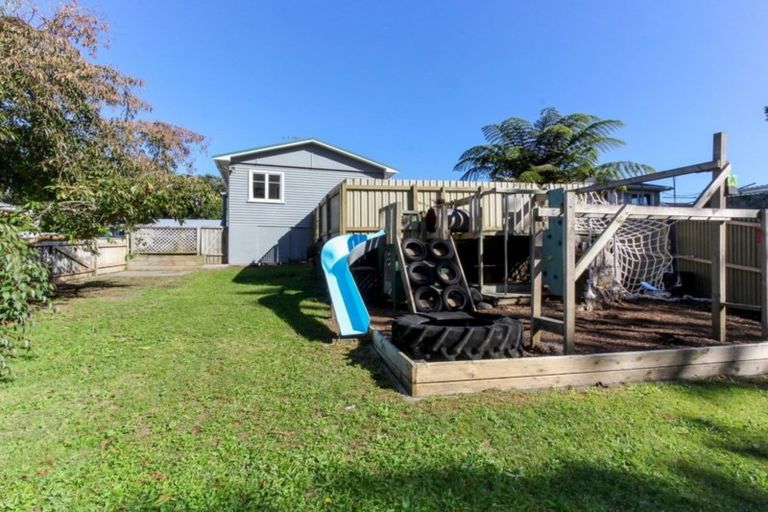 Photo of property in 33 Pembroke Street, Westown, New Plymouth, 4310