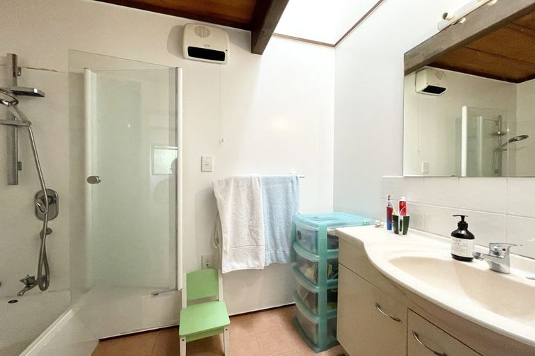 Photo of property in 32 Cron Avenue, Te Atatu South, Auckland, 0610