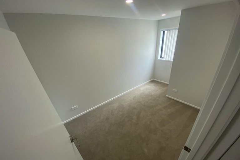 Photo of property in 2 Mikoikoi Crescent, Mangere Bridge, Auckland, 2022