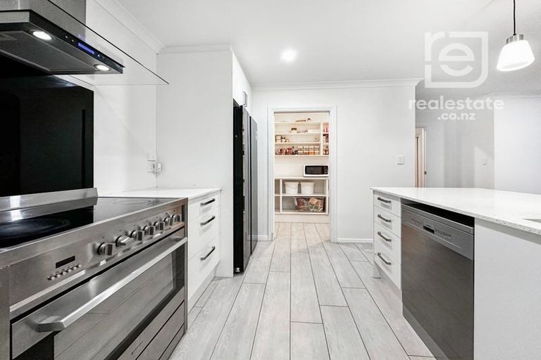 Photo of property in 8 Clonbunny Close, Rolleston, 7614