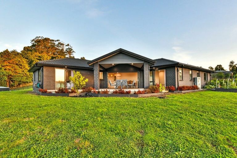 Photo of property in 15 Hereford Lane, Ararimu, Drury, 2579