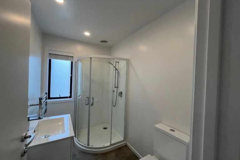 Photo of property in 4/504 Don Buck Road, Massey, Auckland, 0614