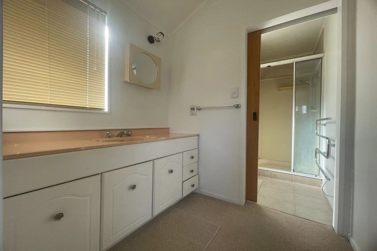 Photo of property in 4 Delisle Place, Windsor Park, Auckland, 0632