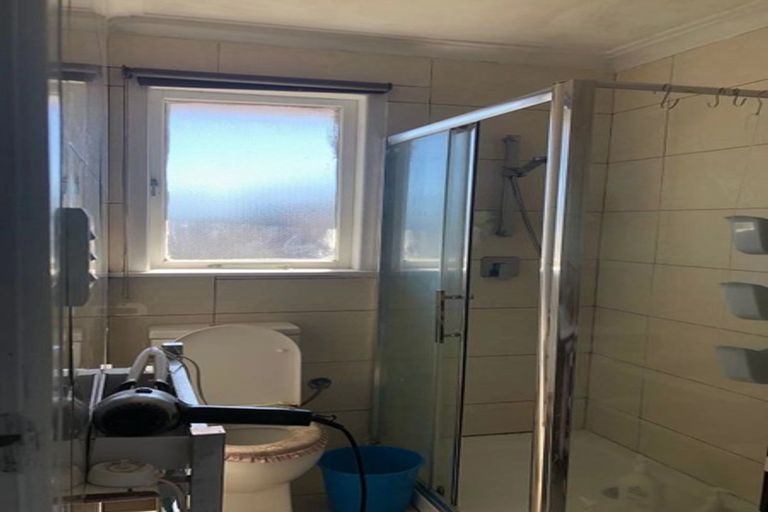 Photo of property in 90 Golf Road, New Lynn, Auckland, 0600