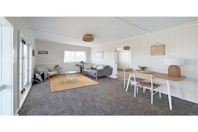 Photo of property in 46a Pratt Avenue, Foxton Beach, Foxton, 4815