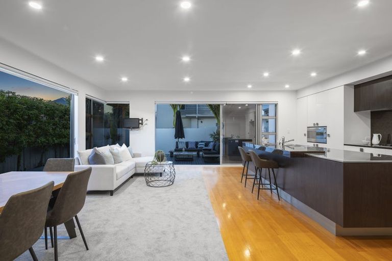 Photo of property in 10a Waterloo Road, Milford, Auckland, 0620