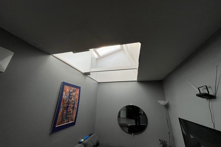 Photo of property in 32 Te Atatu Road, Te Atatu South, Auckland, 0610