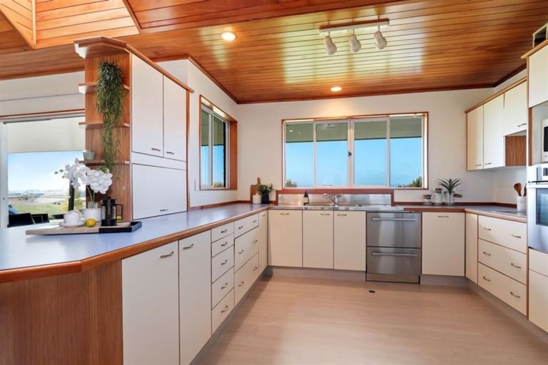 Photo of property in 60 Lee Road, Hannahs Bay, Rotorua, 3010