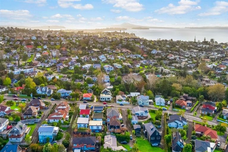 Photo of property in 1/53 Uxbridge Road, Mellons Bay, Auckland, 2014
