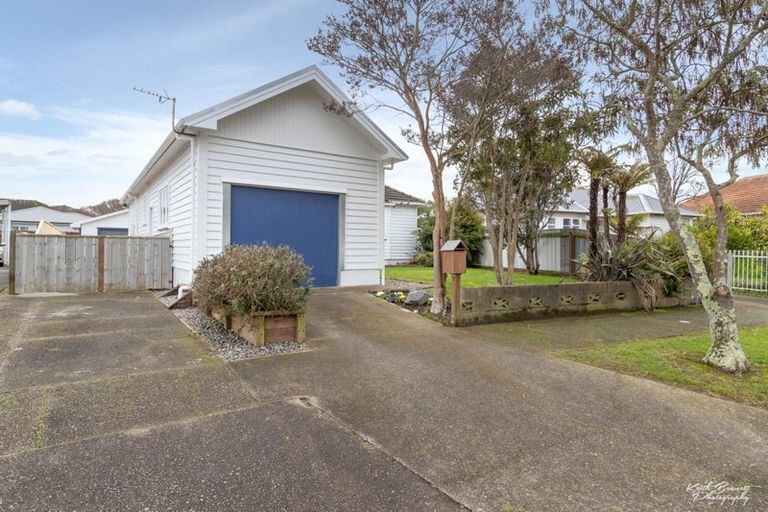 Photo of property in 5 Hodgins Grove, Naenae, Lower Hutt, 5011