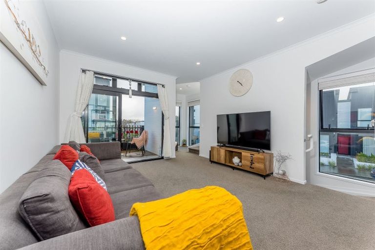 Photo of property in 2 Mayfly Lane, Hobsonville, Auckland, 0616