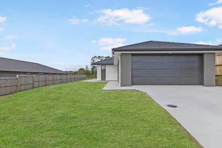 Photo of property in 11 Minerva Avenue, Helensville, 0800