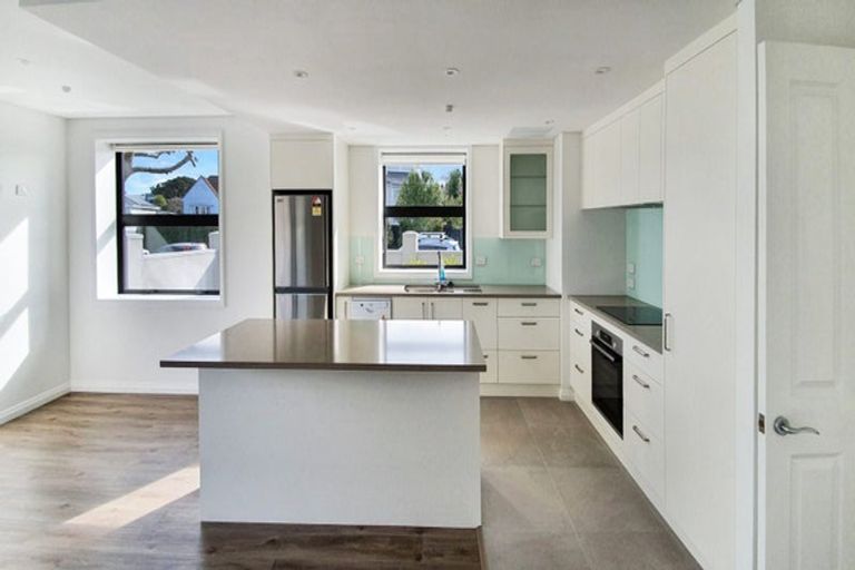 Photo of property in 2/8b Rugby Road, Birkenhead, Auckland, 0626